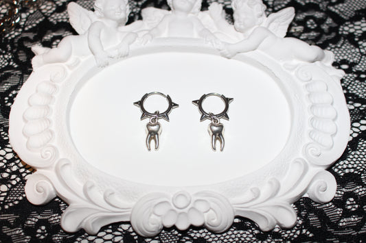 056 Teeth Earrings